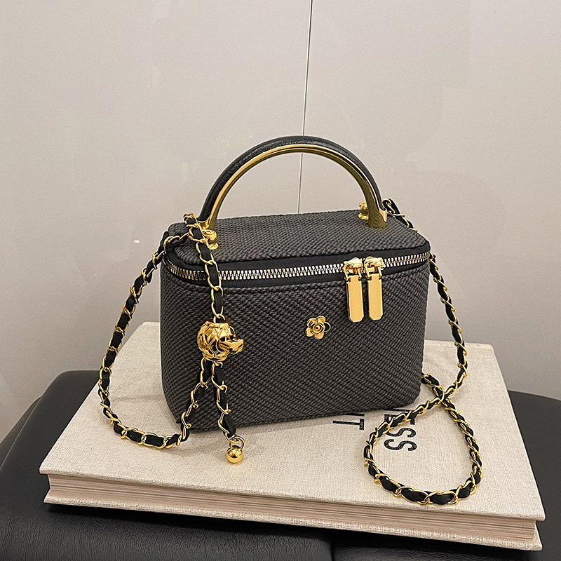 quilted bag style reference — color option 2